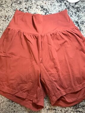 HALARA High-Waist Coral Active Shorts - M